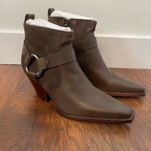 NWOB Vince Camuto Nenanie Boots Size 7.5